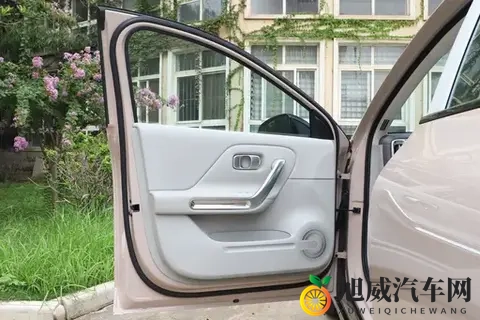 10万级家轿怎么选？650km续航+激光雷达，这台的确有点料-2