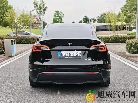 16万拿下特斯拉Model Y，通勤代步神器，省油又省心！-3