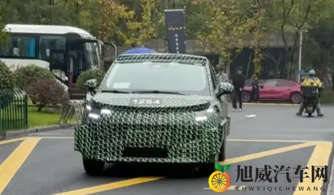 零跑A10曝光！疑似T03接班人，小车市场又要开卷了？-3