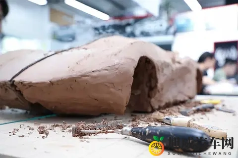 为什么电动汽车容易出现个性却不实用的设计,设计师们在想什么?-3