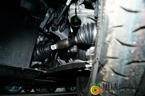 都在敷衍燃油车？领克03偏要“逆势”升级，20T马力272匹！-2