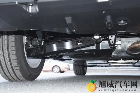 香港眼镜摄影师kk和模特：汽车摄影艺术盛宴，视觉冲击新体验-3