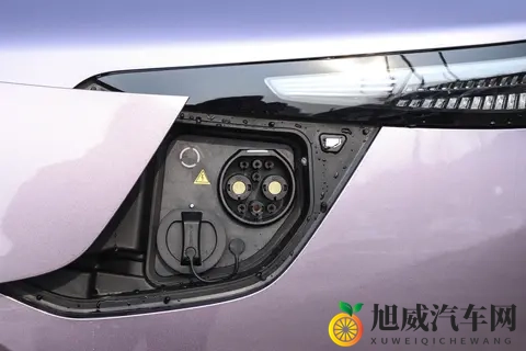 雪豹四驱+猎鹰辅驾+1645km续航：星纪元ES增程版试驾惊喜体验-3