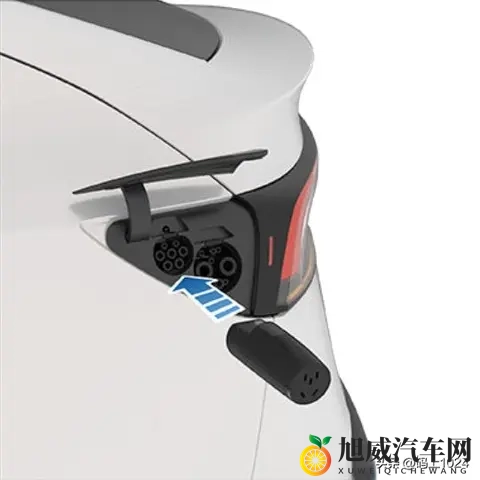 特斯拉Model Y L放电电源上线！599元解锁2200W户外供电-1