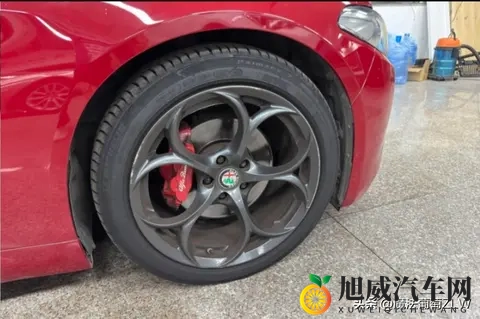 比3系能打，却被说不如BBA？这台意式轿跑凭啥让人为它争破头-1