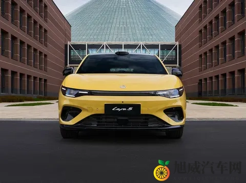 零跑Lafa5将于11月28日上市，提供两套辅驾方案，预售1058万起-3