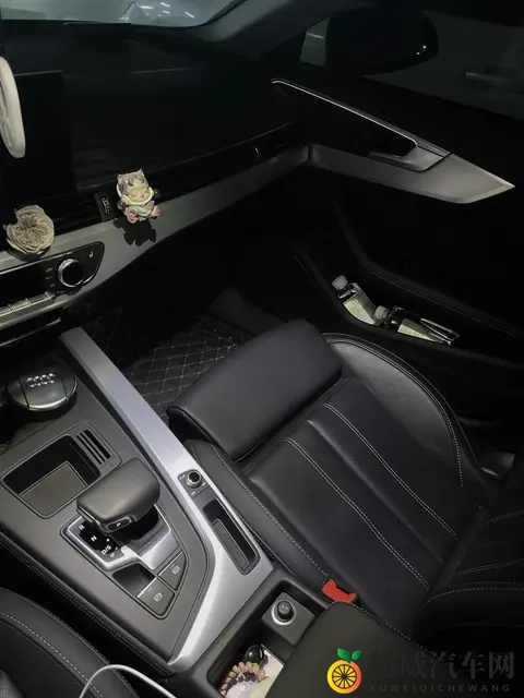 翁与小莹一夜五次高潮：极致驾驶体验：汽车科技新篇章探秘-1