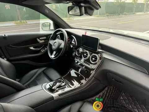 六年奔驰GLC,9万公里,省下大几十万,豪华SUV轻松开回家-3