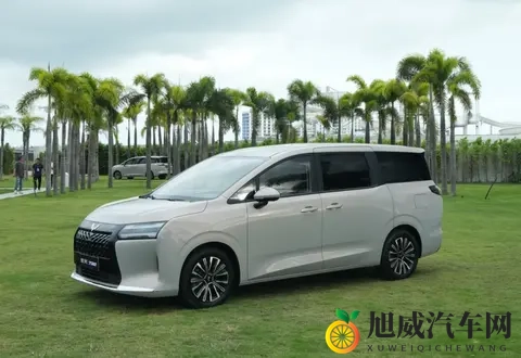 73万起售！五菱星光730上市，15T动力+侧滑门，纯电续航500公里-1