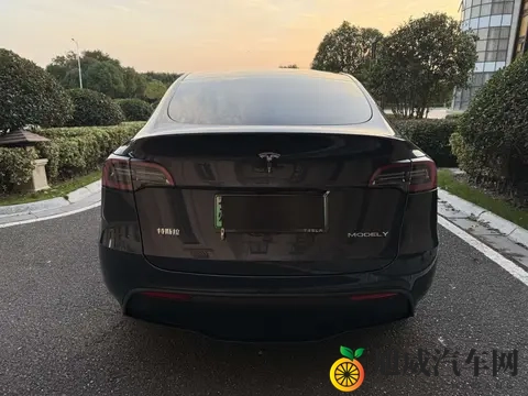 18万多拿下准新特斯拉Model Y，通勤代步有面儿！-1