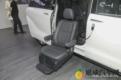 办公室桌震老板揉秘书胸：新能源汽车崛起，技术突破未来可期-2