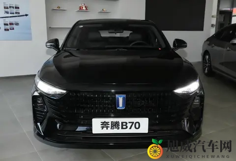 试驾2026款奔腾B70：戈型大灯+掀背尾门，这匹家用黑马实力几何？-3