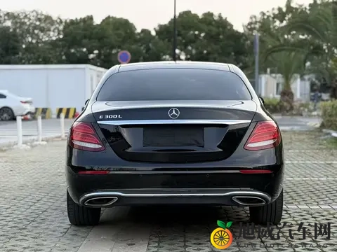 16万拿下豪华座驾：2017款奔驰E300L，商务家用皆宜-2