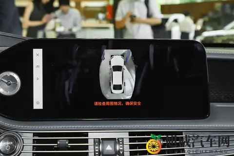 买雷克萨斯 LS 看这篇:家用选臻越,商务选豪华版-1