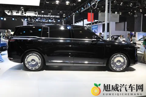 搭载第二排吸顶屏和2+2+2式6座布局，智己LS9内饰官图发布-1