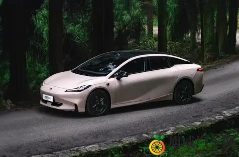 从20万级到15万级，昊铂GT再上新，低价走量成杀手锏-2