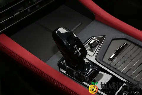 20T+8AT才10万出头?第三代领克03,让燃油车迷不再沉默!-2