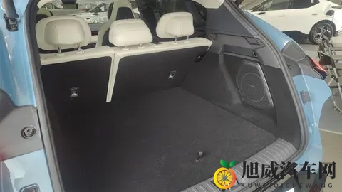 独立试驾新款领克08 EM-P简试：配置大改_价格下调，转向务实路线-3