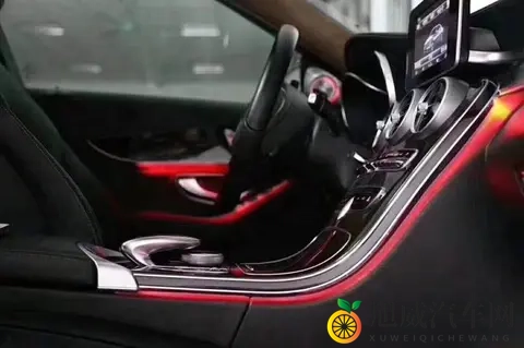 奔驰GLC260怎么选？动感型对比豪华型-2