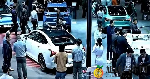 老头饥渴把我添高潮了视频：老年男子激情挑逗引发我兴奋瞬间-3