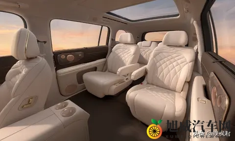 智己LS9内饰细节曝光，六座车里藏了块吸顶屏,预售倒计时今晚揭晓-2