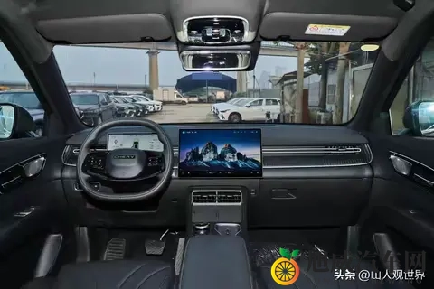 929万逆天价！冠军基因+8155芯片，瑞虎8把10万级SUV卷到天花板-2