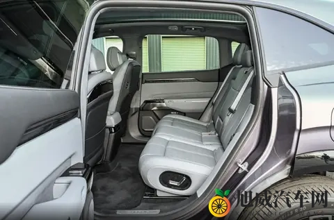 售价2298万起，配900V快充+8295芯片，极氪7X焕新版升级了哪些？-2