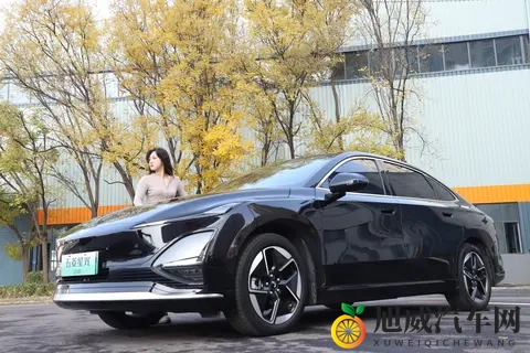 通勤约会全搞定!五菱星光EV 2025款:女生要的高级感10万级就配齐-1