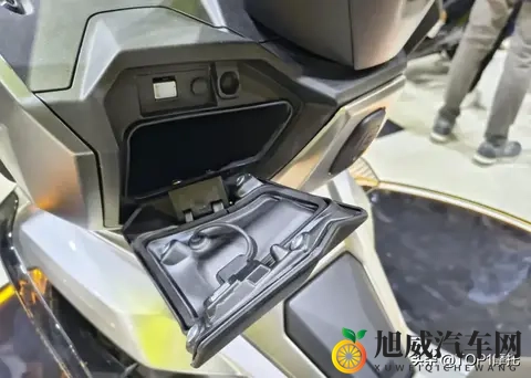 米兰车展丨无极SR125 GTS首次亮相，战斗感十足的龙骨踏板-2