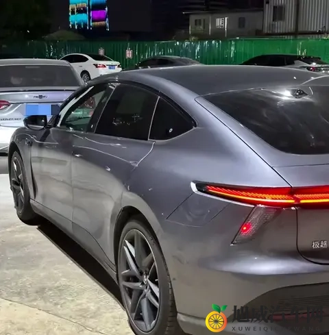 车主捡漏倒闭车企“烂尾车”,7万买辆哪吒,“因倒闭才有好价”-2