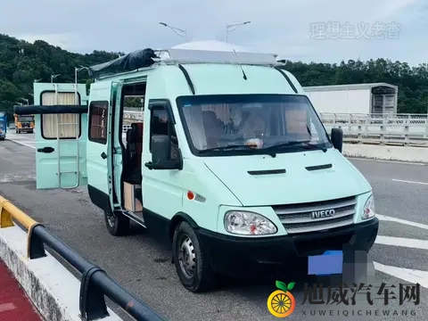 边旅行边摆摊，依维柯宝迪改装移动店铺露营车，多用途车正在崛起-1