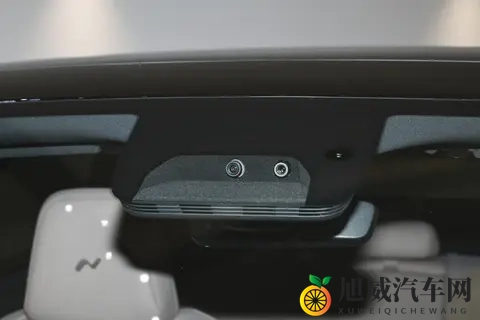 年轻人反向消费！14万抢购“烂尾车”，不要品牌要硬件？-1