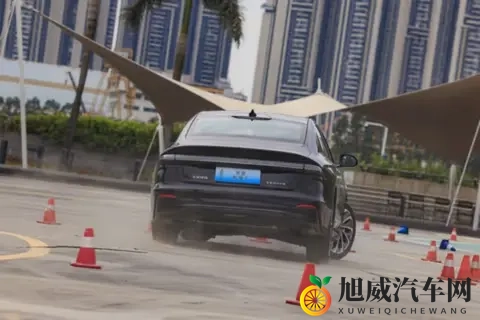 这么优雅的车，居然这么能打？-1