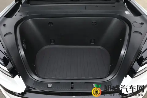 上市86天交付破3万,租电车价立减86万,这款大三排SUV适合家用-3