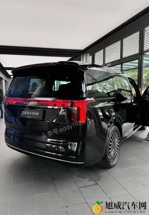 极氪009日本正式开卖，售价1430万日元，2026年开始交付-1