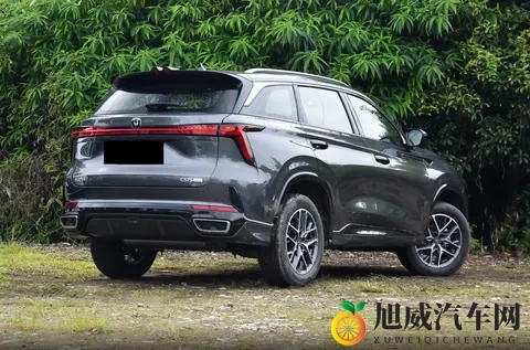 26款长安CS75 PLUS上市，百公里油耗696L，配146英寸中控屏-1