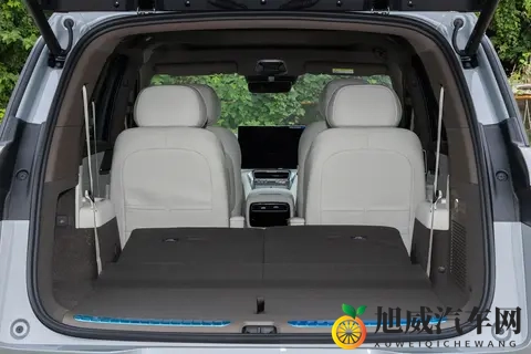 第三排不憋屈！腾势 N8L 把家庭 SUV 的 “舒适” 拉满了-3