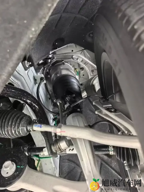 二三十万家庭SUV终极之选：乐道L90凭纯电换电+超大前备舱出圈-3