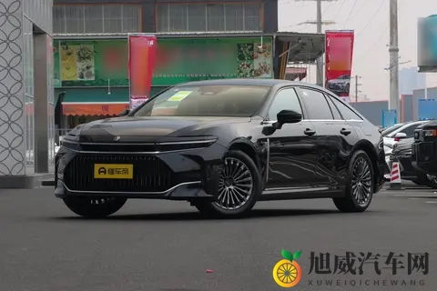 从日常体验看进口皇冠 Sedan 两款车型的配置选择-3