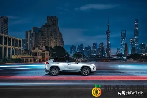 同样开 8 年新能源车比燃油车省 13 万？2025 最新成本账，算完不纠结-1