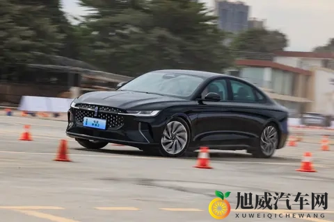 新能源渗透率首破50%时代，豪华混动如何破解选择焦虑症-1