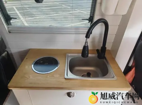 不是豪华，是自在——一辆露营车里的生活哲学-1