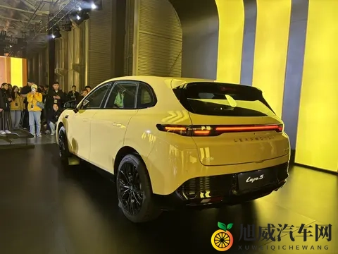 年轻人第一台电动小钢炮？零跑Lafa5预售1058万元起，零百6秒级-2