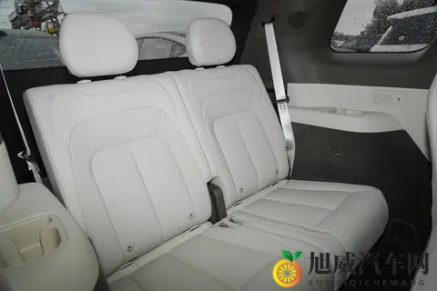 带全家出行,我选择腾势 N8L 的原因:空间、配置兼顾实用与经济-3