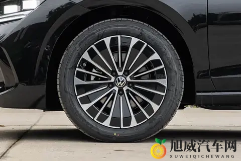 2026款大众迈腾B9实车亮相！方向盘回归物理按键_增华为HiCar-3