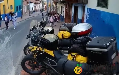 限摩令惹众怒！摩托手封路抗限令，12万人生计不能停？-1