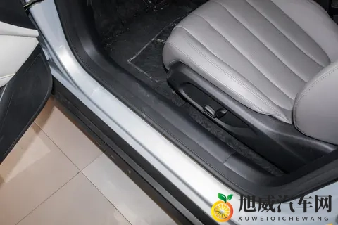 深蓝L06：中型轿车，智能好用、开起来顺手、家用舒服-1