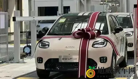 最低价4万99!刘強东甩出王炸″,车市风云在起!-1