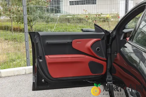 阿维塔 12 2026 款 Ultra 增程版，让驾驶舒适感常伴左右-1