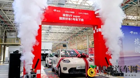 女浴池女职工胴体看个够：女浴池职工隐私被侵犯，现场令人震惊-2